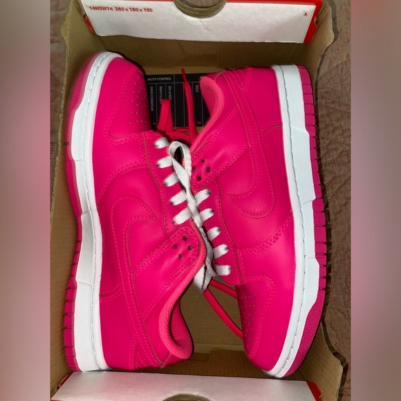 BNWB Nike Dunk Low Hyper Pink - Picture 8 of 8
